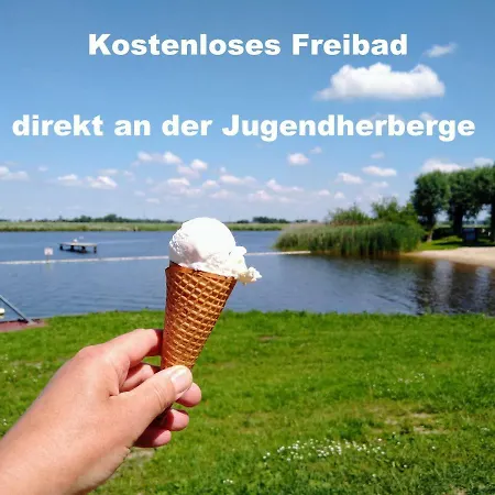Jugendherberge Friedrichstadt 호스텔 *